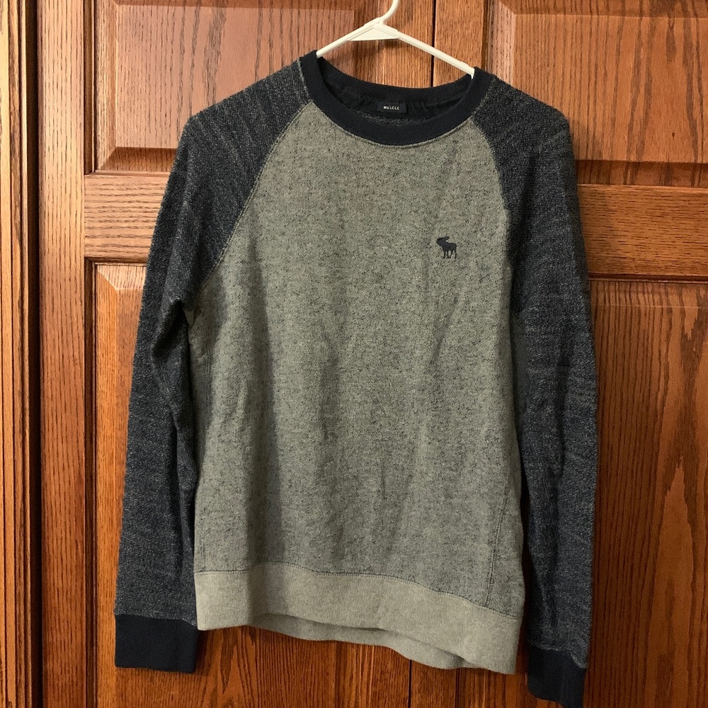 Ambercrombie & Fitch sweatshirt